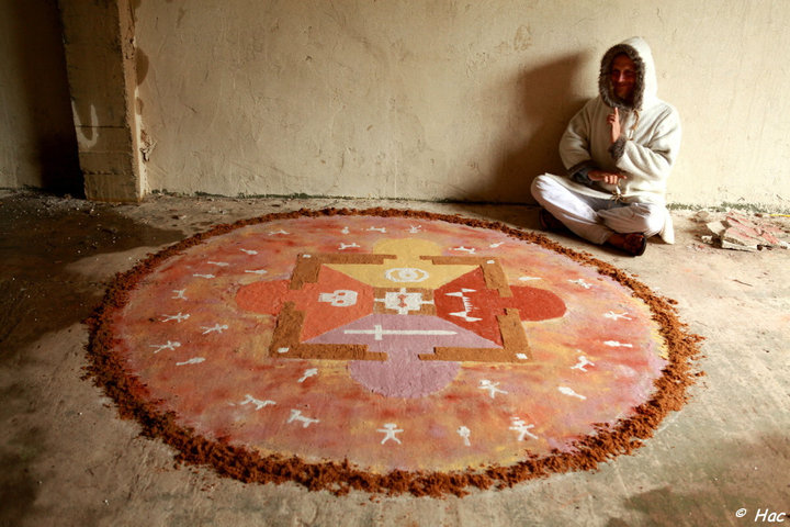 Mandala těsně před rituálním rozmetáním